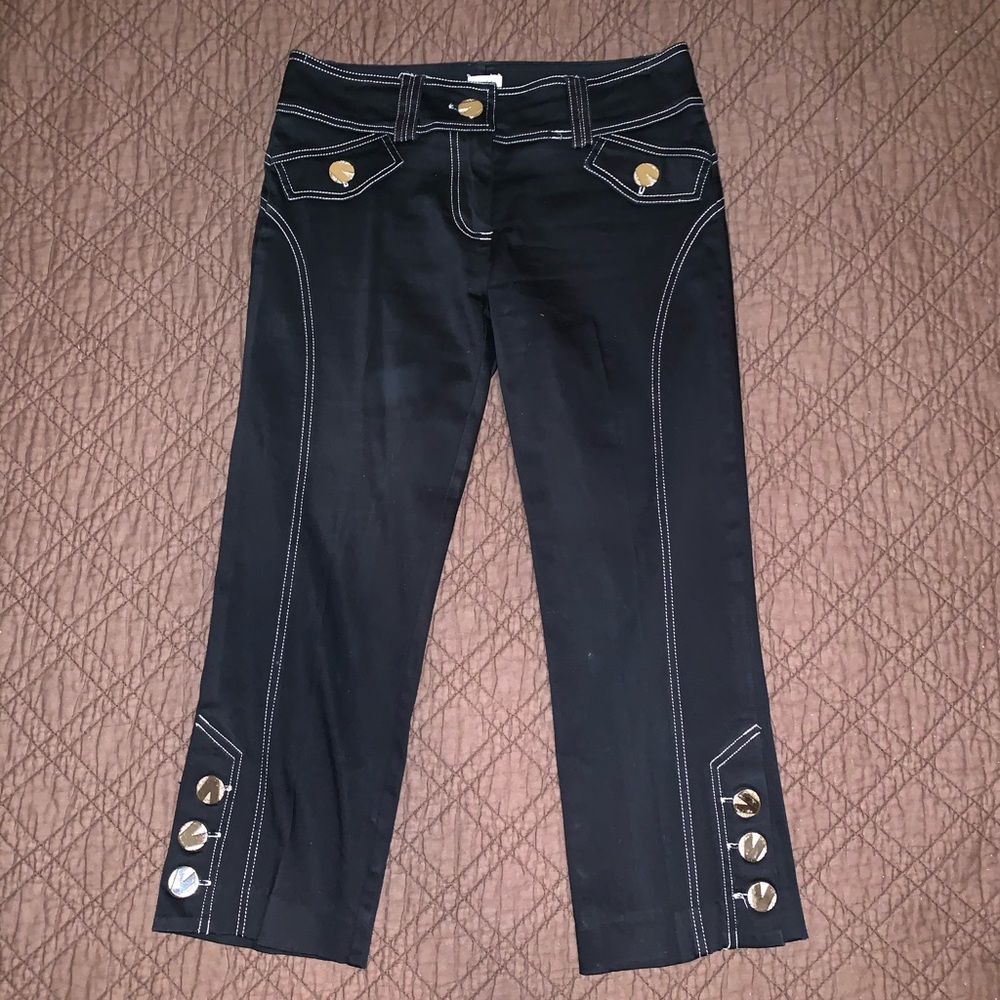 Cache capris
